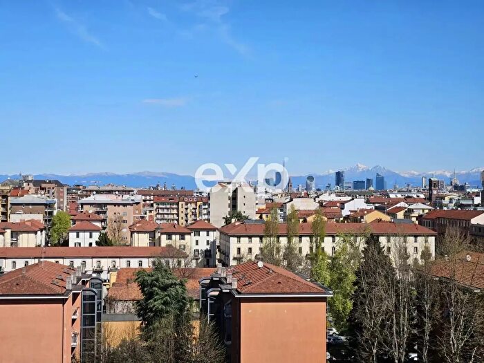 Appartamento con 6 locali in vendita in Viale Giovanni da Cermenate, Milano