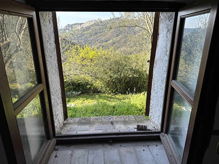 Appartamento trilocale in vendita in Vezzi Portio Savona Sv, Vezzi Portio