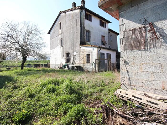 Casa con 8 locali in vendita in Via per Carignano, Lucca