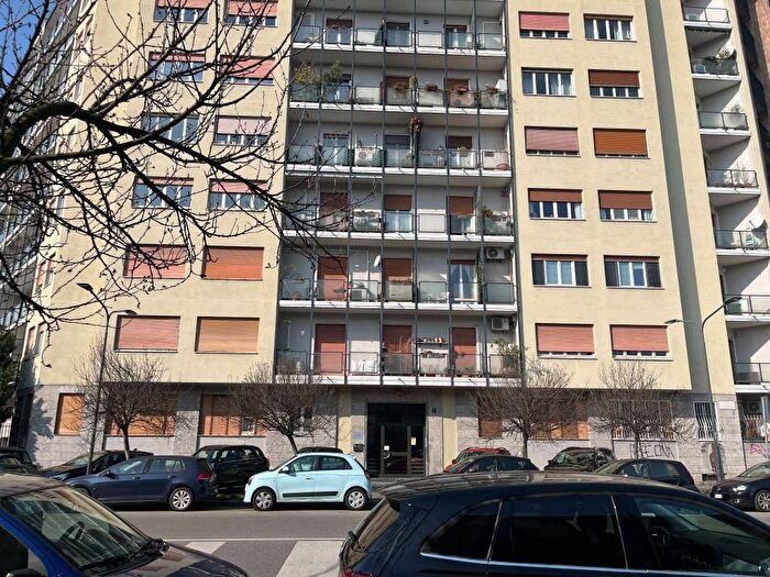 Appartamento trilocale in affitto in Via Giacomo Boni, Washington, Milano