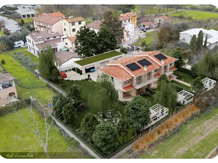 Casa con 5 locali in vendita in Calenzano