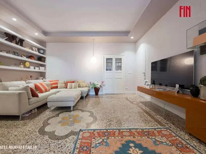 Appartamento trilocale in vendita in Via Vincenzo Ricci, Genova