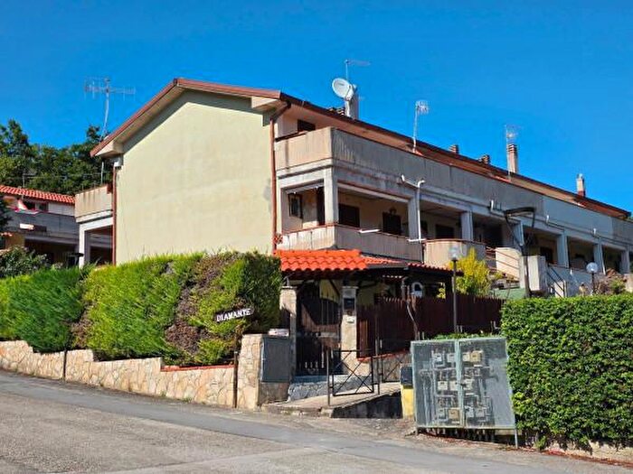 Casa trilocale in vendita in Via La Grande Quercia Nuova, Vinchiaturo