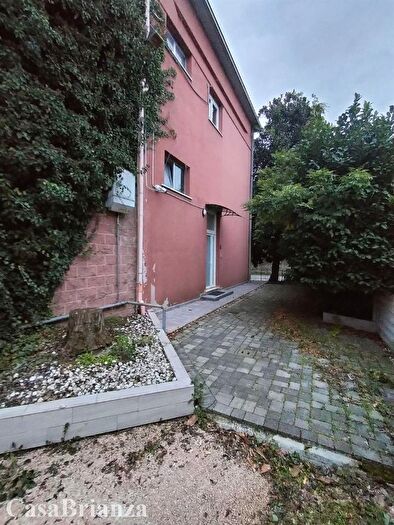 Casa con 6 locali in affitto in Vedano Al Lambro