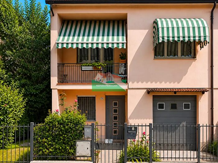 Casa con 10 locali in vendita in Via Antonio Codronchi, Ravenna