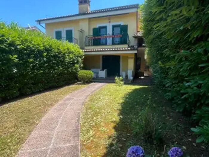 Casa quadrilocale in vendita in Via Giovan Battista Pergolesi, Nepi