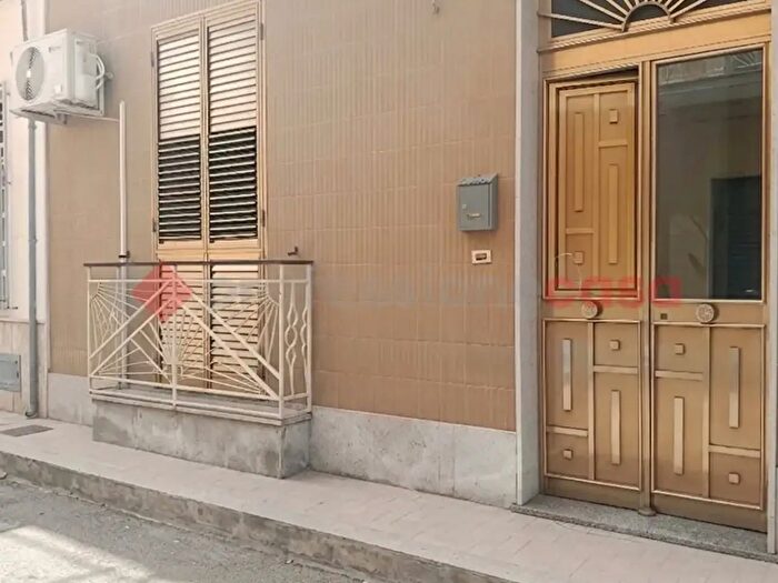Appartamento con 5 locali in vendita in Via Montebello, Avola