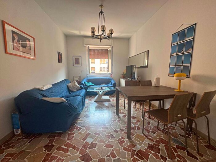 Appartamento trilocale in affitto in Via Veglia, Istria, Milano