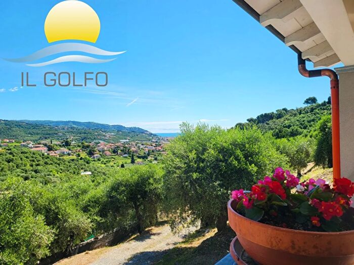 Casa quadrilocale in vendita in Strada Lallina, Diano Marina