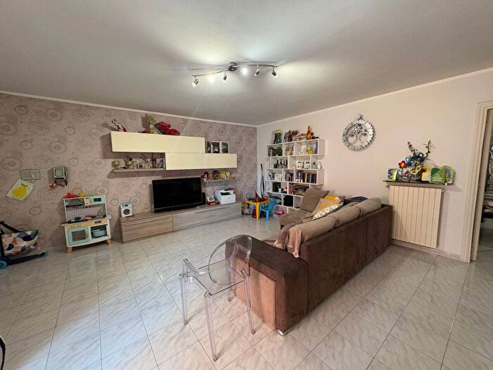 Appartamento trilocale in affitto in Via Vittorio Emanuele III, Centro, Casalnuovo di Napoli