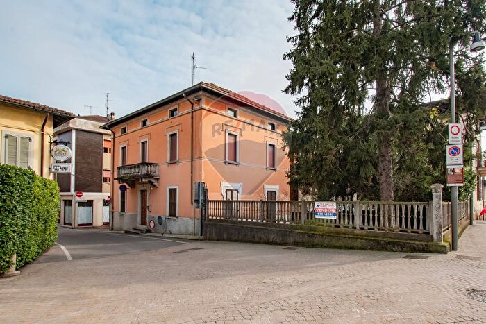Casa con 5 locali in vendita in Via Cesare Battisti, Pontoglio