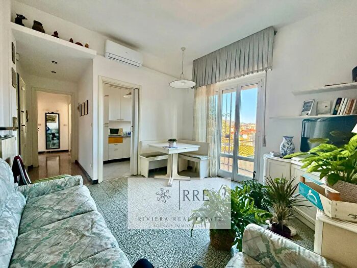 Appartamento quadrilocale in vendita in Zona Poeti Bassa, Loano