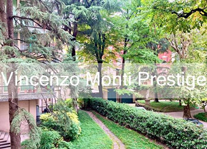 Appartamento trilocale in vendita in Via Saffi, Milano