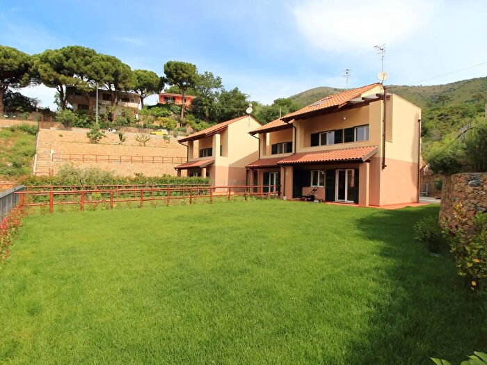 Casa con 5 locali in vendita in Via Raboa, Cisano Sul Neva