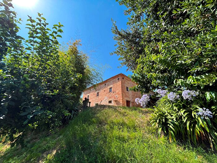 Casa con 6 locali in vendita in Osimo