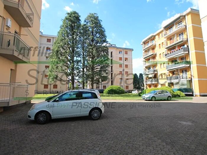 Appartamento trilocale in vendita in Via Giuseppe Mascherpa, Carate Brianza