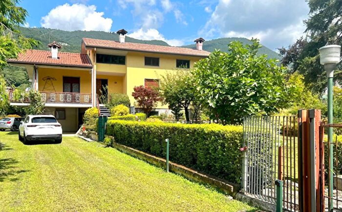 Casa con 5 locali in vendita in Via Nazionale Spinone al Lago, Spinone Al Lago