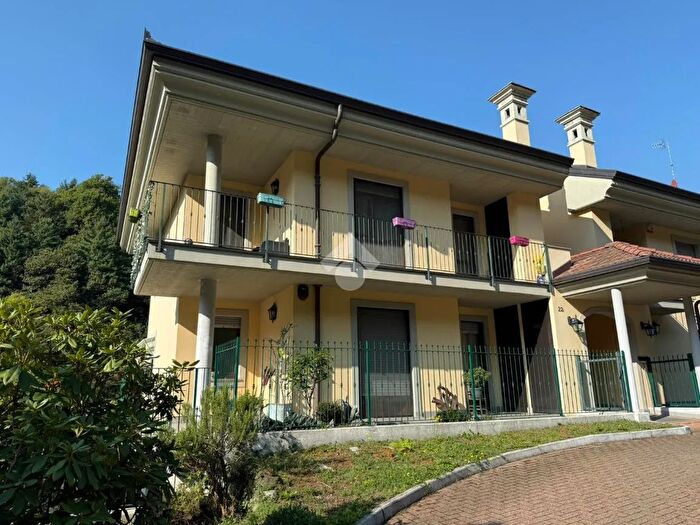 Appartamento con 6 locali in vendita in Via l Usseglio, Lanzo Torinese