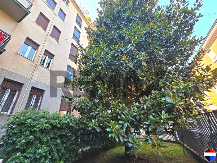 Appartamento trilocale in vendita in Via Savona, Milano