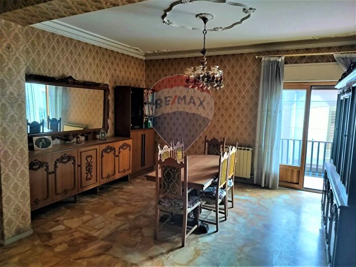 Appartamento con 6 locali in affitto in Via Regina Margherita, Randazzo