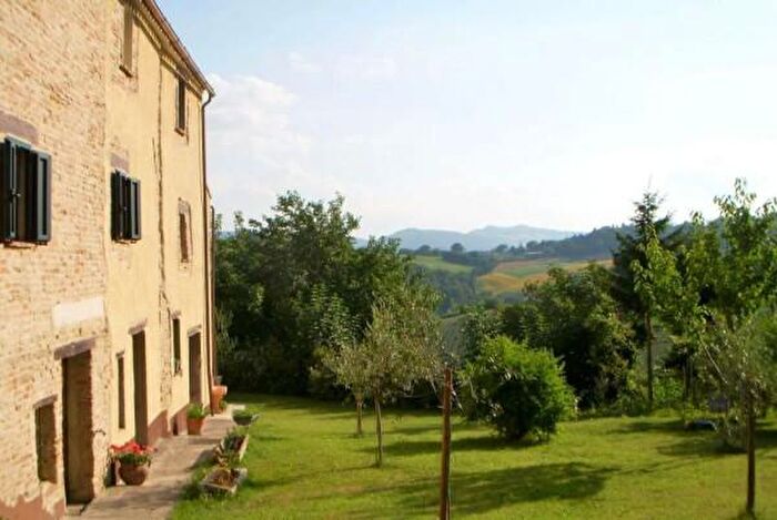 Casa con 6 locali in vendita in Montefelcino