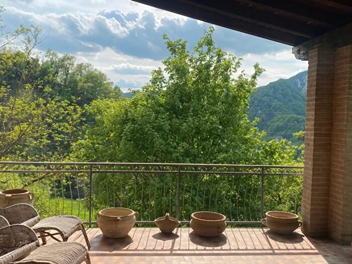 Casa con 6 locali in vendita in Via Cà Nove Vado, Monzuno