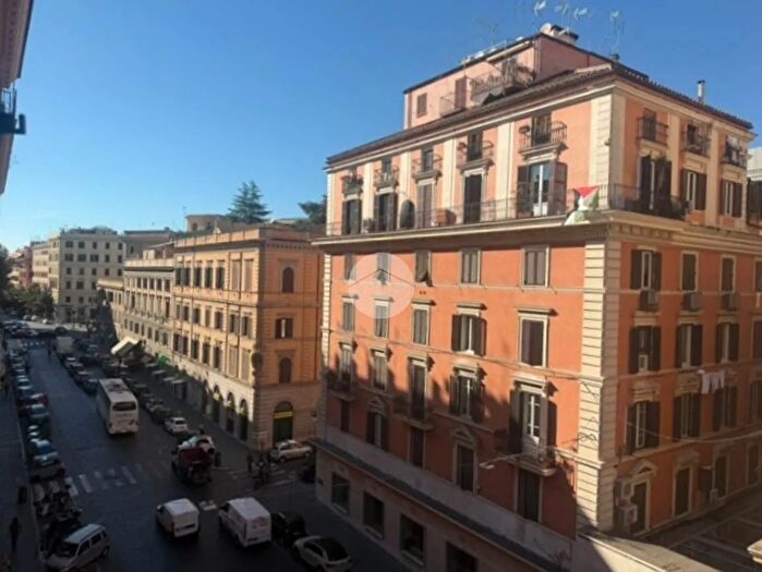 Appartamento quadrilocale in vendita in Via Leopardi, Roma