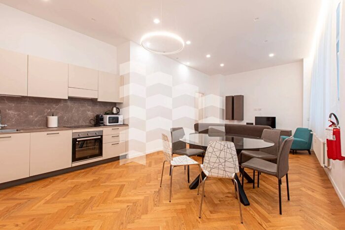 Appartamento trilocale in vendita in Corso di Porta Vittoria, Milano