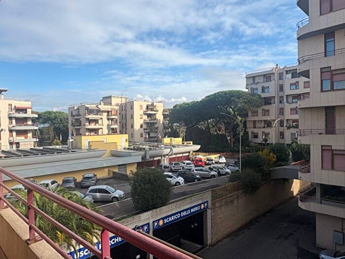 Appartamento con 5 locali in affitto in Via Vincenzo Ciaffi, Ardeatino Montagnola, Roma