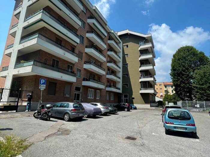 Appartamento quadrilocale in affitto in Via Cardinale Ascanio Sforza, Ascanio Sforza, Milano