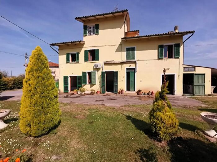 Casa con 7 locali in vendita in Fucecchio
