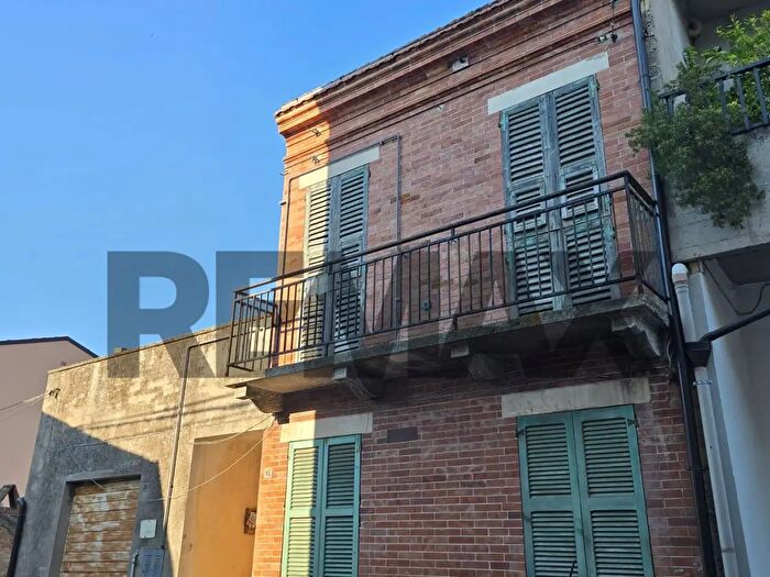 Casa con 12 locali in vendita in Corso G Garibaldi, Paglieta