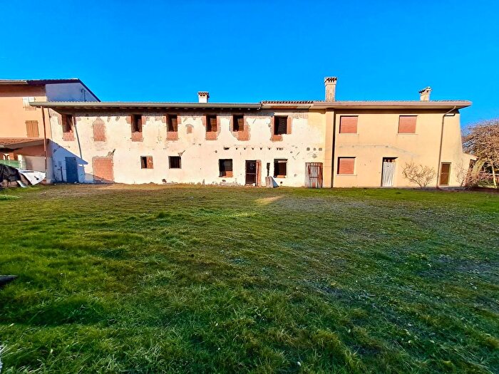 Casa con 6 locali in vendita in Morsano Al Tagliamento