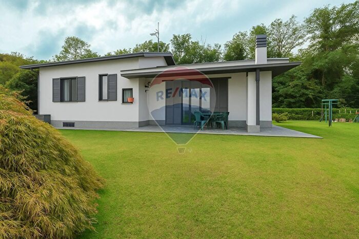 Casa quadrilocale in vendita in Via Luigi Piacco, Lavena Ponte Tresa