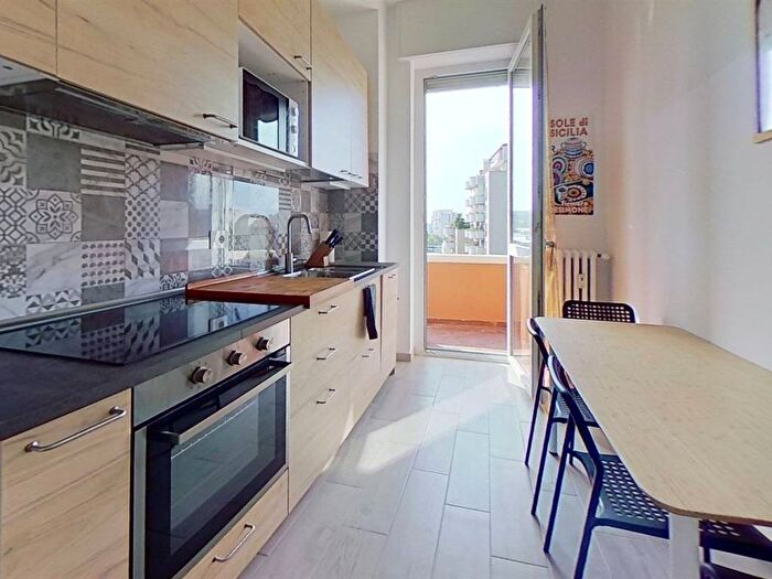 Appartamento trilocale in affitto in Via Vittorio Scialoia, Affori, Milano