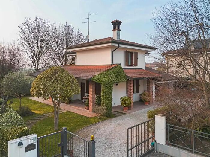 Casa con 5 locali in vendita in Mantova