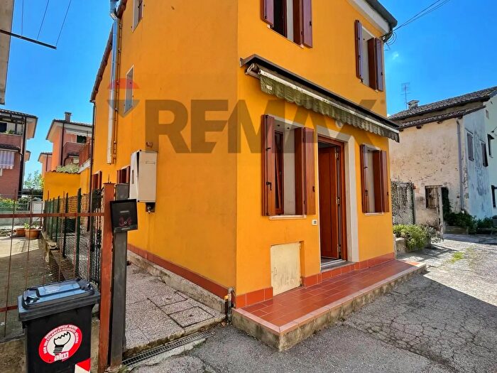 Casa quadrilocale in vendita in Via Lampedusa, Vicenza