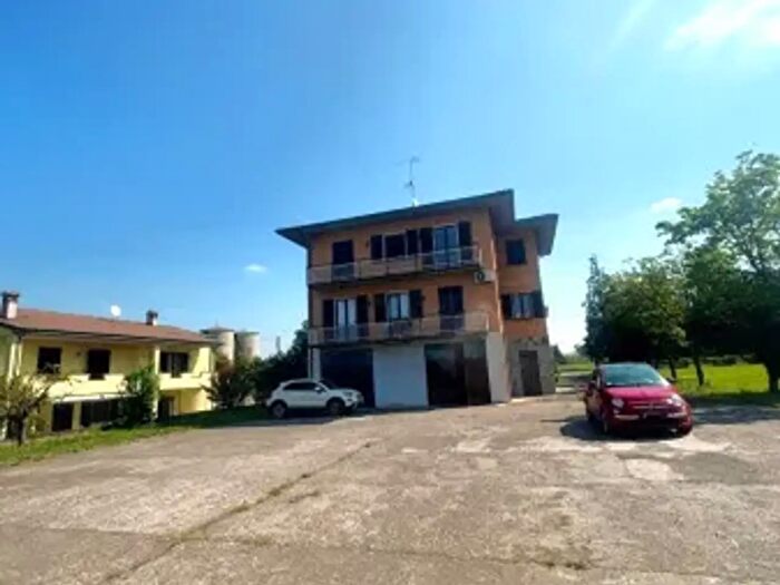 Appartamento trilocale in vendita in Via San Re, Santa Giuletta