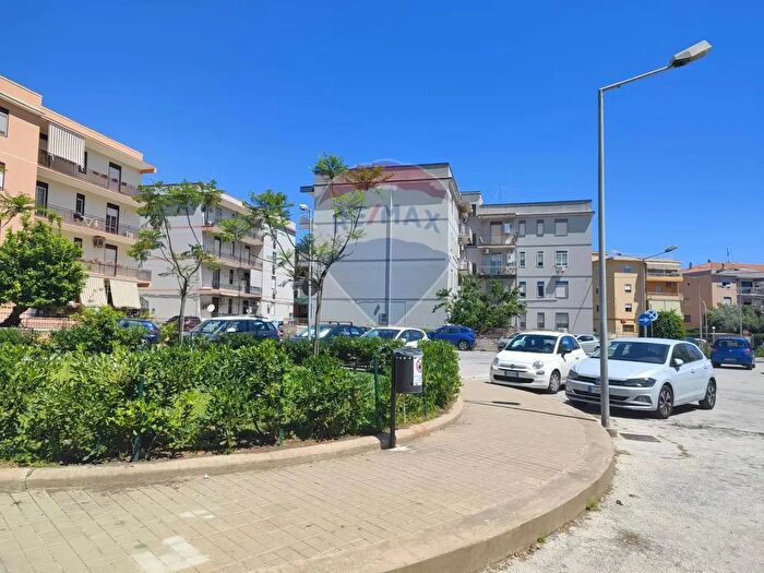 Appartamento con 7 locali in vendita in Via Carlo Forlanini, Siracusa