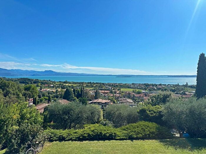Appartamento quadrilocale in affitto in Via Giovanni Metelli, Padenghe sul Garda