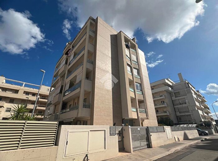 Appartamento trilocale in vendita in Via Vecchia Gioia, Casamassima