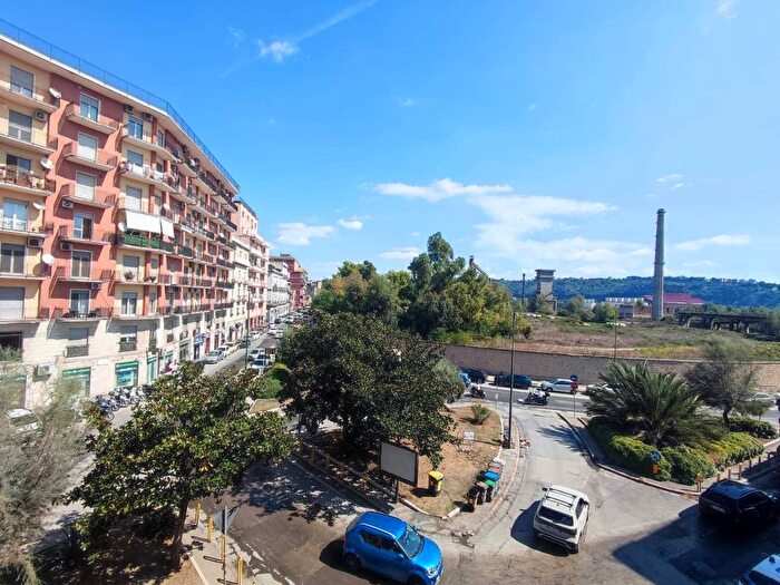 Appartamento trilocale in affitto in Piazza Bagnoli, Bagnoli, Napoli