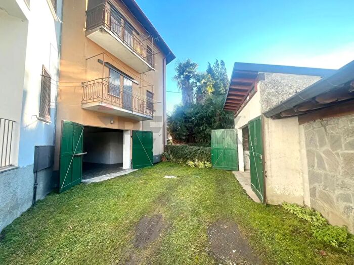 Appartamento quadrilocale in vendita in N Sauro, Leggiuno