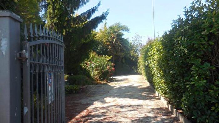 Casa con 6 locali in vendita in Via Fratelli Paladini, Jesi