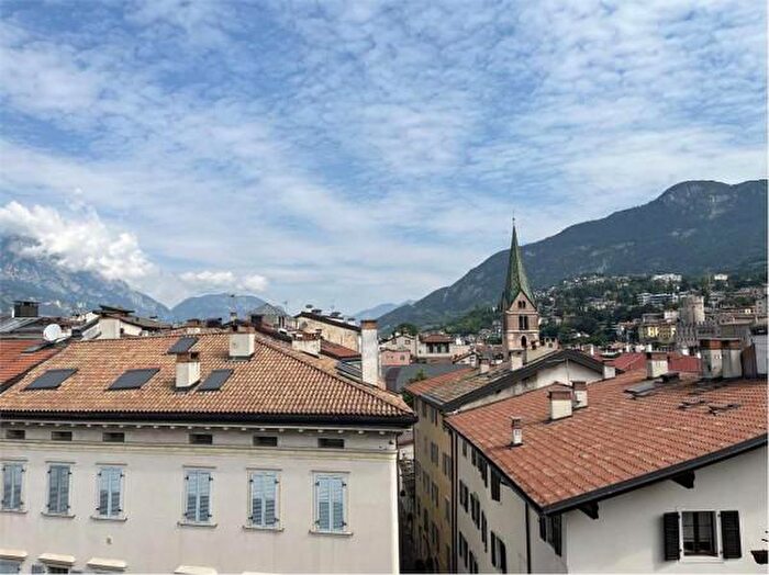 Appartamento con 5 locali in vendita in Largo Carducci, Trento