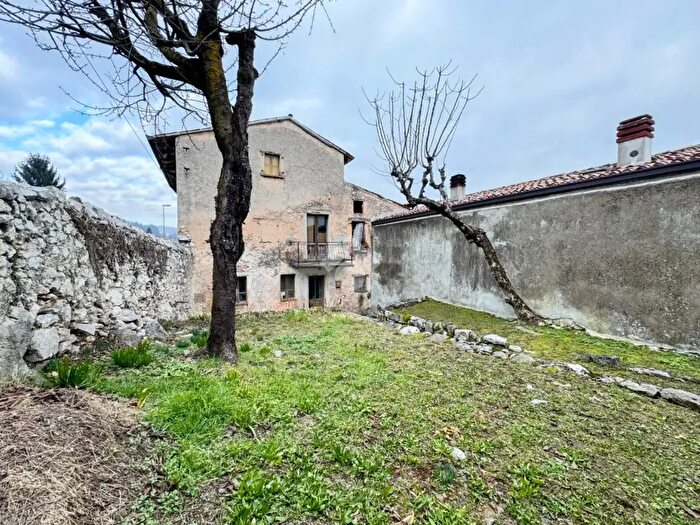 Casa quadrilocale in vendita in Via Ronco, Serle