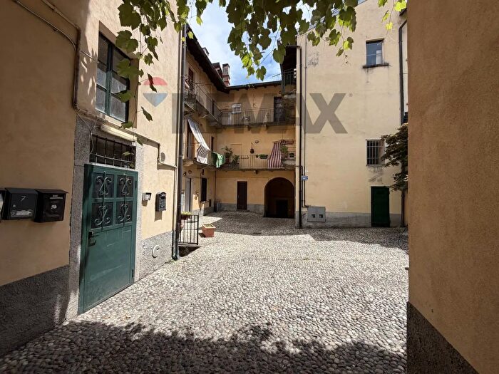 Appartamento trilocale in vendita in Piazza San Nicone, Barasso