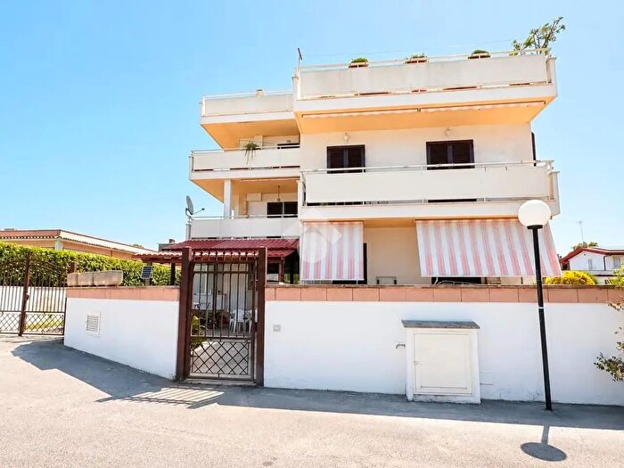 Appartamento trilocale in vendita in Via Emilio Praga, Anzio