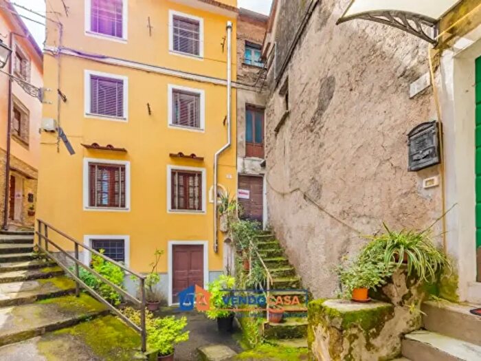 Casa con 5 locali in vendita in Via San Gemignano, Massa