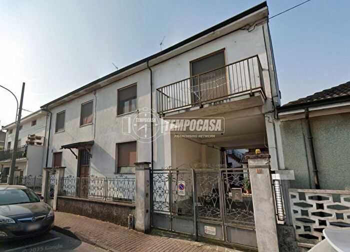 Case in Vendita e in Affitto - 2